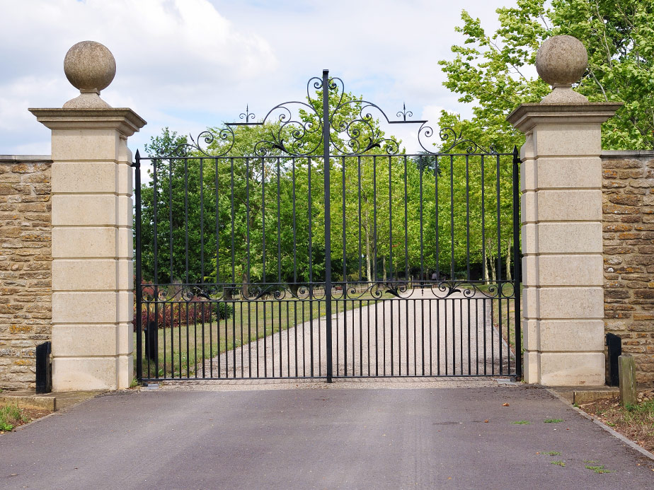 Estate Gate Fence Contractor in Fort Worth, TX