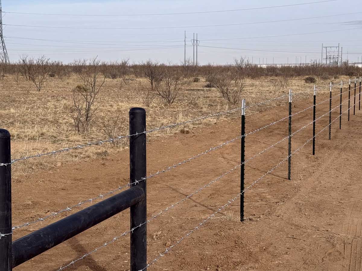 Fence with Barbed Wire Perimeter Fence with Heavy-Duty Steel Posts – Long-Lasting Ranch Boundary Solution in Fort Worth, TX