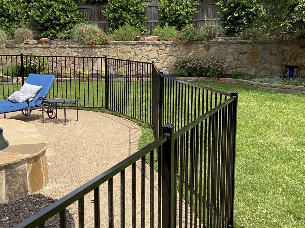 Fence with Decorative Aluminum Pool Fence for Landscaped Backyard – Stylish Safety Fence Around Pool Area in Fort Worth, TX
