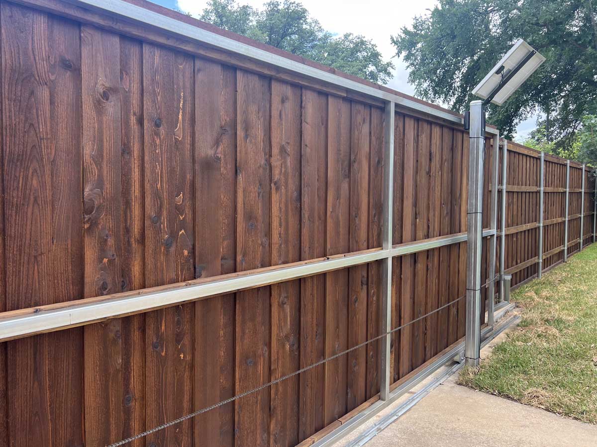 Fence with Stained Board-on-Board Gate with Metal Frame – Durable Residential Gate Construction in Fort Worth, TX