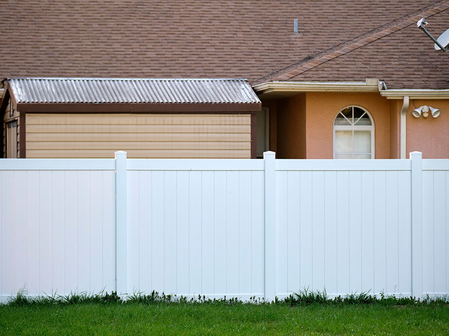 Grapevine Texas vinyl privacy fencing